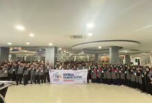 Foto bersama Kontingen Santri Muhammadiyah Sulsel di Pelabuhan Soekarno-Hatta Makassar sebelum berangkat menuju KSMN II 2026 di Malang.