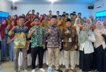 Foto bersama jajaran pimpinan, pembina, dan kader PR IPM SMK Mutu Wonosobo serta PR IPM SMK Mutu Temanggung saat acara studi banding.