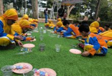 Murid SD Muhammadiyah PK Solo antusias mewarnai media gerabah saat kegiatan field trip di Salatiga Eco Park.
