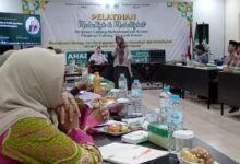 Pemateri memberikan materi public speaking dalam Pelatihan Mubaligh dan Mubalighat PCM-PCA Kraton di Gedung PP Muhammadiyah Yogyakarta.