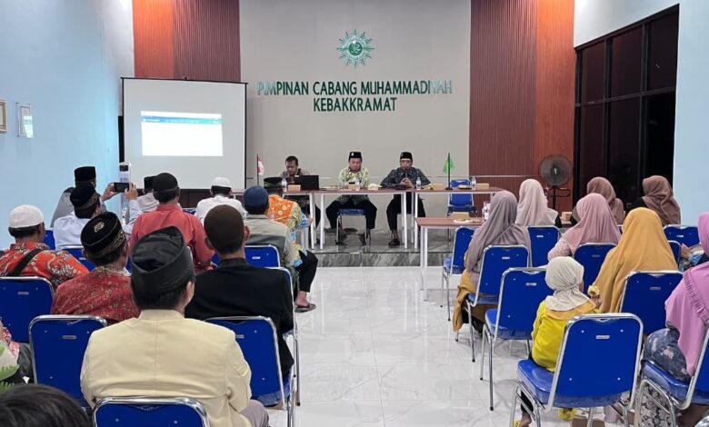 Jajaran pimpinan menghadiri Kajian Ideopolitor PCM Kebakkramat di Karanganyar.