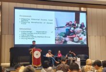 Jody Julian Putra Caesar mahasiswa UMS mempresentasikan gerakan penyelamatan sampah pangan di podium forum 2nd Regional Congress on Organic and Climate Jakarta.