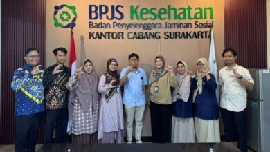 Jajaran manajemen RS UMS A.R. Fachrudin dan BPJS Kesehatan Surakarta berfoto bersama saat koordinasi layanan rujukan JKN.