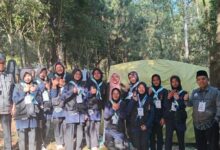 Santri Sulsel pendamping LP2M PWM Sulsel foto bersama di lokasi perkemahan Coban Rondo Malang