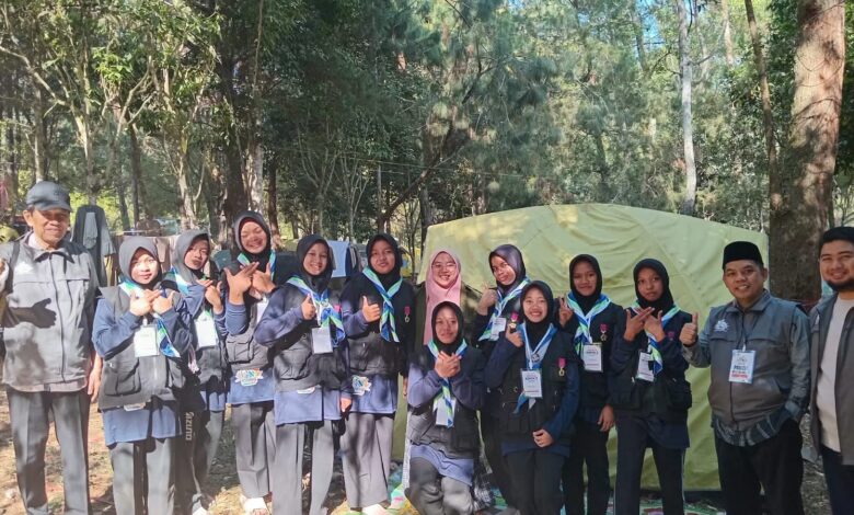 Santri Sulsel pendamping LP2M PWM Sulsel foto bersama di lokasi perkemahan Coban Rondo Malang