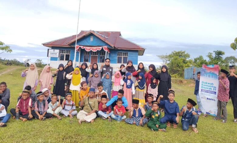 Da'i LDK Menjaga Api Dakwah di Pelosok Raja Ampat Melalui Strategi Dakwah Bersistem bersama anak-anak di kawasan 3T Salawati Tengah.