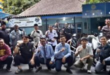 Anggota dan pengurus BikersMu Kota Magelang foto bersama jajaran PDM Kota Magelang saat kegiatan kopdar.