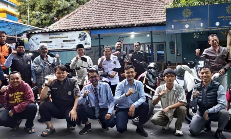 Anggota dan pengurus BikersMu Kota Magelang foto bersama jajaran PDM Kota Magelang saat kegiatan kopdar.