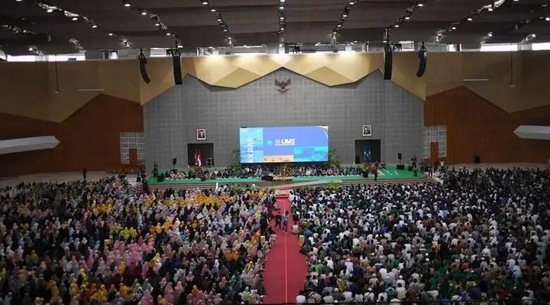 Ribuan jamaah memadati Edutorium UMS dalam acara Tabligh Akbar Milad ke-68 UMS