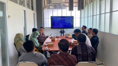 Mahasiswa angkatan pertama Program Studi Doktor Informatika UMS menyimak paparan materi Orientasi Mahasiswa Baru