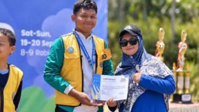 Siswa SMP UMP Dzaky Waldan Falah menerima sertifikat Bronze Medalist One Minute Speech di Muhammadiyah Cambridge Camp 2026