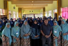 Foto bersama narasumber dan peserta guru KB Aisyiyah pada penutupan Workshop Pendidikan Inklusif di Temanggung.