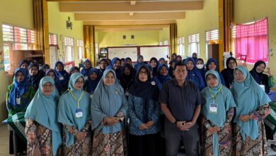 Foto bersama narasumber dan peserta guru KB Aisyiyah pada penutupan Workshop Pendidikan Inklusif di Temanggung.