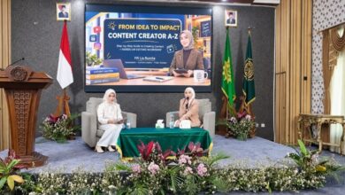 Fifi Lia Rumita memaparkan materi saat menjadi narasumber dalam Next Gen Creator Workshop bagi mahasiswa Bisnis Digital UMKU.