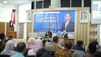 Direktur Utama BPJS Kesehatan Mayjen TNI Dr dr Prihati Pujowaskito memberikan pemaparan dalam Seminar Nasional di Gedung Induk Siti Walidah UMS Surakarta