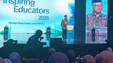 Menteri Pendidikan Prof. Abdul Mu'ti memberikan sambutan pada acara Graduation Wardah Inspiring Teacher Gen 8 Inspiring Educators 2026.