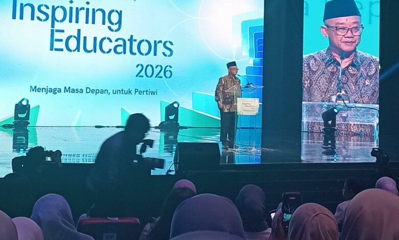 Menteri Pendidikan Prof. Abdul Mu'ti memberikan sambutan pada acara Graduation Wardah Inspiring Teacher Gen 8 Inspiring Educators 2026.