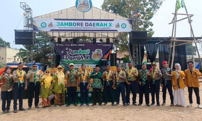 Jajaran pengurus dan pimpinan Kwarda Hizbul Wathan Pemalang foto bersama dalam pembukaan Jambore Daerah X jelang Mahrojan HW Jateng 2026.