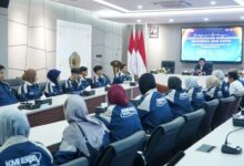 Rektor UMP Prof Jebul Suroso melepas kontingen KMI Expo 2026 UMP di Kantor Pusat UMP Purwokerto