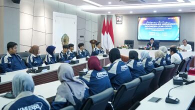 Rektor UMP Prof Jebul Suroso melepas kontingen KMI Expo 2026 UMP di Kantor Pusat UMP Purwokerto