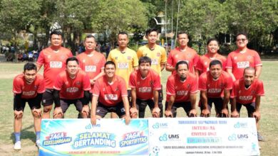 Tim Sepak Bola RS UMS A.R. Fachrudin berfoto bersama saat ikuti Turnamen Sepak Bola Mini Hari Jadi UMS ke-68