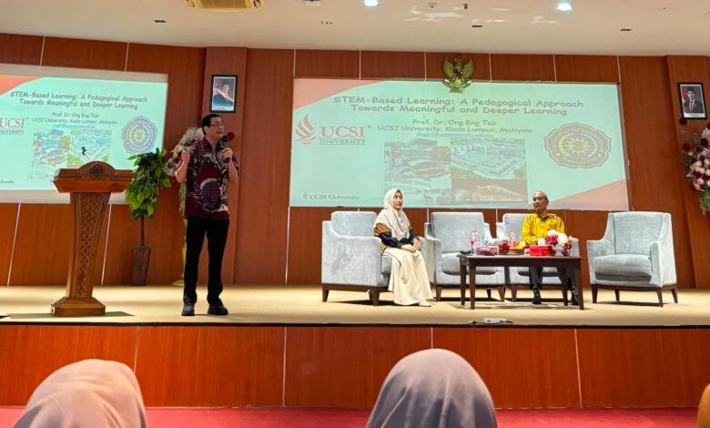 Prof. Ong Eng Tek dari UCSI University Malaysia menyampaikan materi seminar pembelajaran STEAM berbasis deep learning di Universitas Muhammadiyah Purwokerto (UMP).