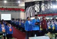 Perwakilan mahasiswa baru membaca janji mahasiswa dalam acara Masta Gelombang II UNIMUS 2026