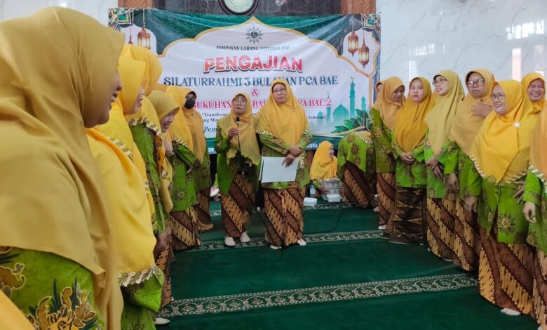 Pengukuhan pimpinan PCA Bae 1 dan PCA Bae 2 dalam acara silaturahmi Aisyiyah Kudus.