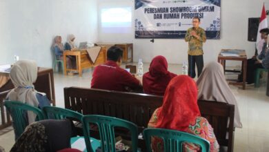 Rektor UMPWR memberikan sambutan dalam peresmian Showroom UMKM Karangbolong Kebumen