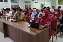 Suasana acara penguatan kemitraan PPK Ormawa UNIMUS 2026 yang dihadiri jajaran kepala desa mitra dan mahasiswa di Aula GKB 3 UNIMUS