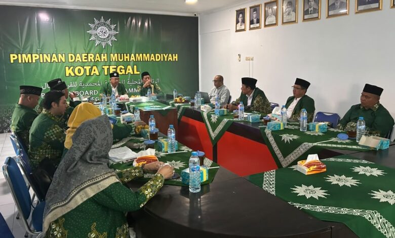 Suasana rapat PWM Jateng supervisi ke PDM Kota Tegal di ruang pertemuan PDM Kota Tegal.