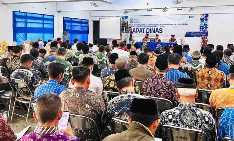 Suasana Rapat Dinas Majelis Dikdasmen PNF PDM Klaten yang dihadiri para kepala sekolah Muhammadiyah Klaten di Aula SMA Muhammadiyah 1 Klaten.
