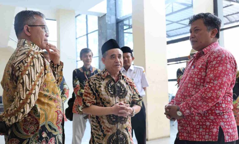 Ketua PWM Jawa Tengah KH Tafsir bersama Ketua PDM Kota Salatiga Prof Sa'adi saat meninjau venue Musywil Muhammadiyah dan 'Aisyiyah Jateng 2027 di Salatiga.