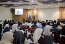 Mahasiswa FEB UMS mengikuti pemaparan materi pengelolaan kekayaan negara dalam acara KPKNL Goes to Campus di Gedung Ahmad Syafii Maarif.