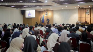 Mahasiswa FEB UMS mengikuti pemaparan materi pengelolaan kekayaan negara dalam acara KPKNL Goes to Campus di Gedung Ahmad Syafii Maarif.