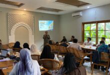 Ir. Nurhasan, M.T. memberi arahan dalam rapat koordinasi pemantauan revitalisasi 252 SMP Region 1 Jateng oleh UMS.