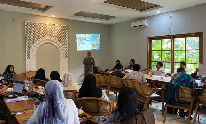 Ir. Nurhasan, M.T. memberi arahan dalam rapat koordinasi pemantauan revitalisasi 252 SMP Region 1 Jateng oleh UMS.