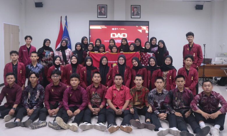 Foto bersama peserta dan pengurus PK IMM Kedokteran UMP dalam kegiatan Darul Arqam Dasar (DAD) di Purwokerto.