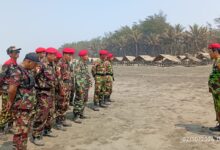 Kader KOKAM Wijayakusuma Distrik Kroya mengikuti Apel Siaga di Pantai Sidayu Indah Cilacap dalam rangka Milad ke-61 KOKAM