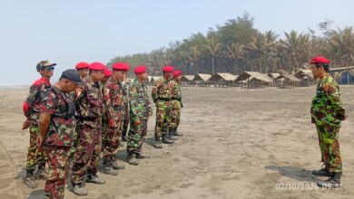 Kader KOKAM Wijayakusuma Distrik Kroya mengikuti Apel Siaga di Pantai Sidayu Indah Cilacap dalam rangka Milad ke-61 KOKAM