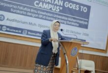 Dekan FIK UMS Prof Umi Budi Rahayu memberikan sambutan acara BPJS Kesehatan UMS Goes To Campus di Auditorium Mohammad Djazman