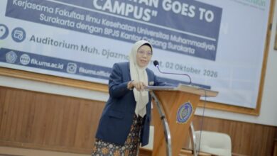 Dekan FIK UMS Prof Umi Budi Rahayu memberikan sambutan acara BPJS Kesehatan UMS Goes To Campus di Auditorium Mohammad Djazman