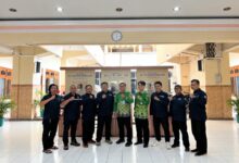 Pertemuan koordinasi dan foto bersama jajaran RS UMS A.R. Fachrudin dan LRB-LH PDM Surakarta di Balai Muhammadiyah Surakarta.