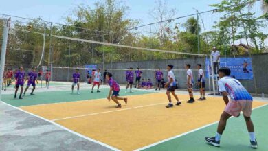 Pertandingan Turnamen Voli Milad UMPWR 2026 di Lapangan Voli Kampus III Sucen Universitas Muhammadiyah Purworejo.