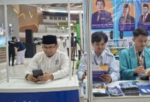 Suasana konsultasi prodi dan beasiswa di stand FAI UMS dalam ajang IIEF 2026 di Edutorium UMS Surakarta.
