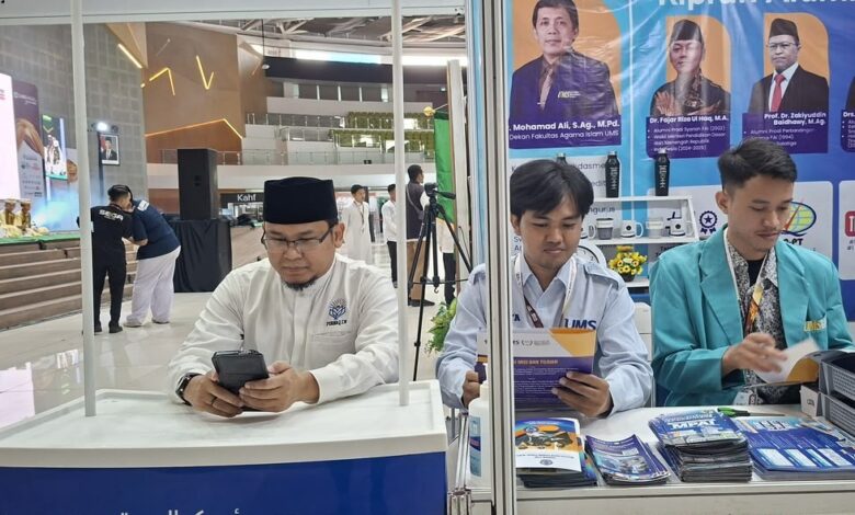 Suasana konsultasi prodi dan beasiswa di stand FAI UMS dalam ajang IIEF 2026 di Edutorium UMS Surakarta.