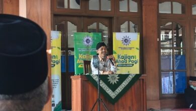 Ikhwanushoffa menyampaikan tausiyah di Mimbar Kajian Ahad Pagi PCM Kalijambe Sragen
