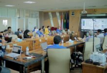 Peserta rapat UMS menyimak presentasi Sistem Manajemen Keamanan Informasi di Ruang Sidang BPH Gedung Induk Siti Walidah Surakarta.
