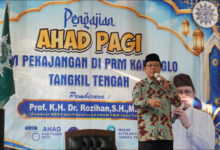 Prof Rozihan menyampaikan tausiyah dalam Pengajian Ahad Pagi PCM Pekajangan di Masjid Al-Falah Karanglo.