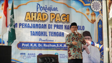 Prof Rozihan menyampaikan tausiyah dalam Pengajian Ahad Pagi PCM Pekajangan di Masjid Al-Falah Karanglo.